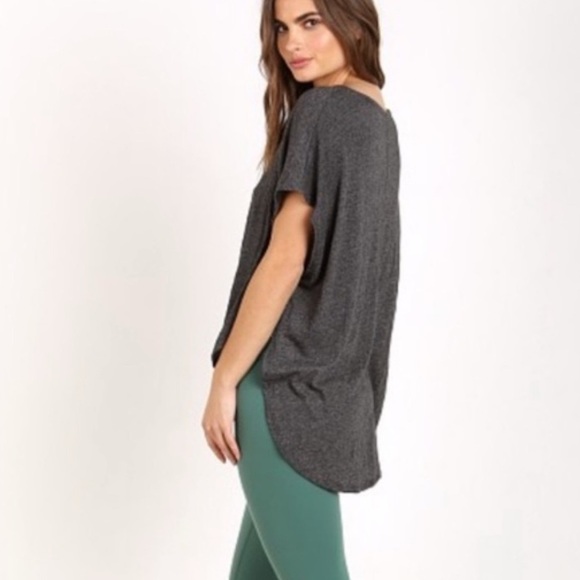 Beyond Yoga Gray Oversized High Low Short Sleeve T-shirt Size M / L - Picture 2 of 6
